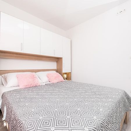 Apartments Janice Пакоштане Екстер'єр фото